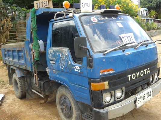 รถบรรทุก6ล้อ