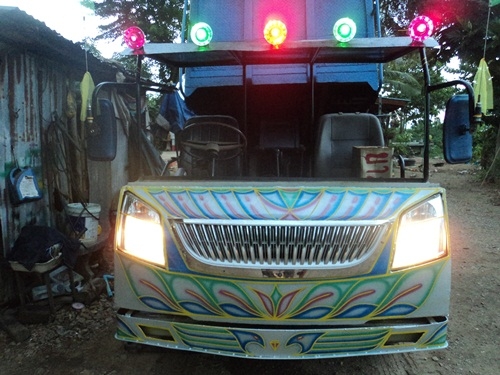 รถบรรทุกสี่ล้อดั้มได้ เครื่องนิสสันED33 100HP มีสโลพร้อม รถสภาพสวยผมทำสีใหม่เองเช็คเองครับใช้งานได้เลยราคาคุยกันได้ครับ