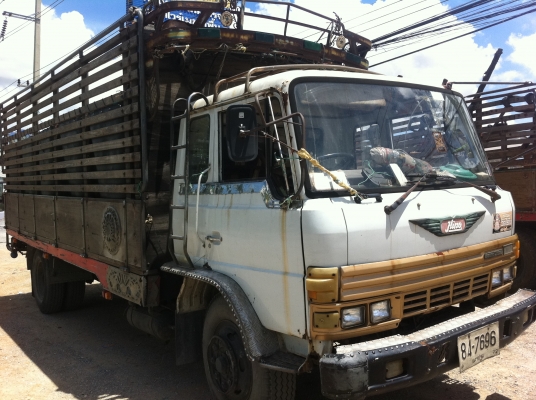 ขายรถบรรทุก 6 ล้อ (กระบะคาร์โก้ไม้) HINO GD คัสซี GD176KA-11212 เครื่อง EH700 (168 แรงม้า) เครื่องดี คัสซีสวย ทะเบียนพร้อมโอน