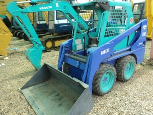 ละอองดาวแทรคเตอร์ ขายรถตักล้อยาง TCM BOBCAT 605 เก่านอก สภาพพร้อมใช้ราคาถูก
