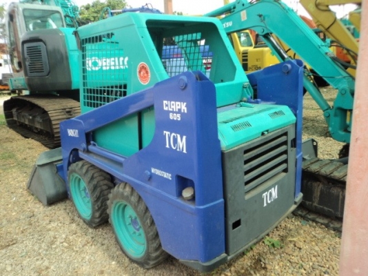 ละอองดาวแทรคเตอร์ ขายรถตักล้อยาง TCM BOBCAT 605 เก่านอก สภาพพร้อมใช้ราคาถูก