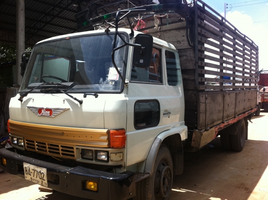 ขายรถบรรทุก 6 ล้อ (กระบะคาร์โก้ไม้) HINO GD คัสซี GD176KA เครื่อง EH700 (168 แรงม้า) เครื่องดี คัสซีสวย ทะเบียนพร้อมโอน