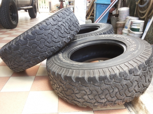 ขายยาง BF 30/9.5/r15 ขายเหมาทั้ง3เส้นครับ ขายยาง BF 30/9.5/r15 ขายเหมาทั้ง3เส้นครับ