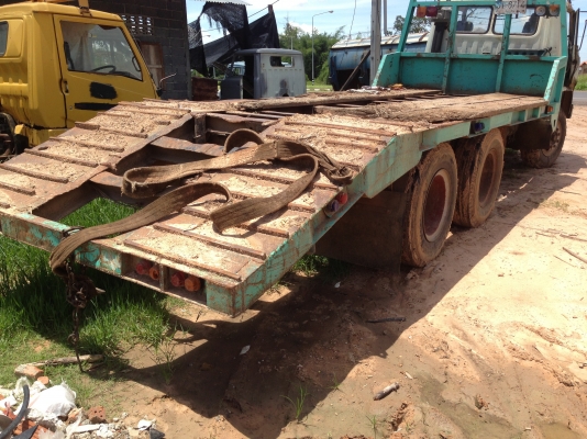 HINO SUMO FM227 - 220 HP EM100 รถหางปลาสิบล้อ 2 เพลา ใช้ลาก SK-200 ได้สบายครับ เครื่องแน่นแรงดี ภายในเก๋งคอนโซลครบพร้อม พวงมาลัยเพาเวอร์ ช่วงล่างคัชซีสวยเดิมๆไม่มีบวม ยางสภาพดี 70\% พร้อมใช้งาน เอกสารเล่มทะเบียนครบพร้อมโอน ราคาต่่อรองได้ครับ