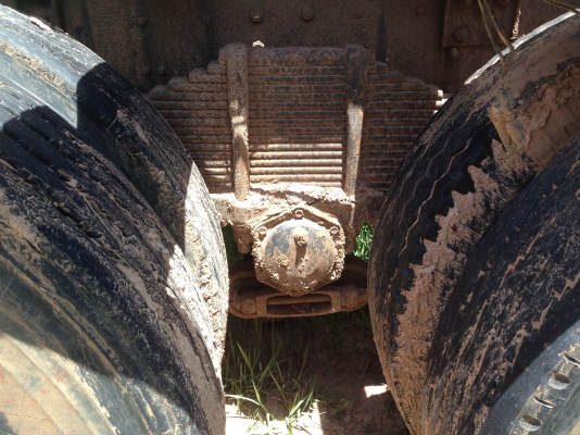 HINO SUMO FM227 - 220 HP EM100 รถหางปลาสิบล้อ 2 เพลา ใช้ลาก SK-200 ได้สบายครับ เครื่องแน่นแรงดี ภายในเก๋งคอนโซลครบพร้อม พวงมาลัยเพาเวอร์ ช่วงล่างคัชซีสวยเดิมๆไม่มีบวม ยางสภาพดี 70\% พร้อมใช้งาน เอกสารเล่มทะเบียนครบพร้อมโอน ราคาต่่อรองได้ครับ