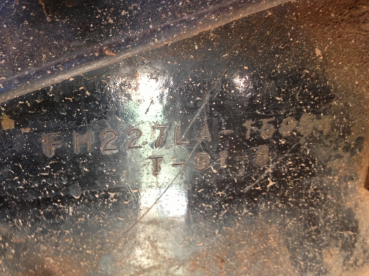 HINO SUMO FM227 - 220 HP EM100 รถหางปลาสิบล้อ 2 เพลา ใช้ลาก SK-200 ได้สบายครับ เครื่องแน่นแรงดี ภายในเก๋งคอนโซลครบพร้อม พวงมาลัยเพาเวอร์ ช่วงล่างคัชซีสวยเดิมๆไม่มีบวม ยางสภาพดี 70\% พร้อมใช้งาน เอกสารเล่มทะเบียนครบพร้อมโอน ราคาต่่อรองได้ครับ