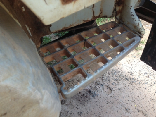 HINO SUMO FM227 - 220 HP EM100 รถหางปลาสิบล้อ 2 เพลา ใช้ลาก SK-200 ได้สบายครับ เครื่องแน่นแรงดี ภายในเก๋งคอนโซลครบพร้อม พวงมาลัยเพาเวอร์ ช่วงล่างคัชซีสวยเดิมๆไม่มีบวม ยางสภาพดี 70\% พร้อมใช้งาน เอกสารเล่มทะเบียนครบพร้อมโอน ราคาต่่อรองได้ครับ