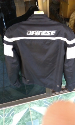 ขาย เสื้อการ์ด 5 จุด Dainese size XS สวยๆเลยครับ ใช้กันอีกยาว 1,500.-