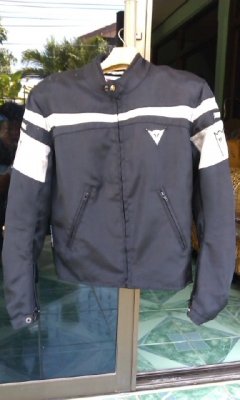ขาย เสื้อการ์ด 5 จุด Dainese size XS สวยๆเลยครับ ใช้กันอีกยาว 1,500.-