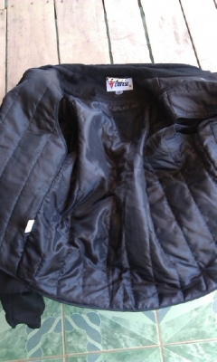 ขาย เสื้อการ์ด 5 จุด Dainese size XS สวยๆเลยครับ ใช้กันอีกยาว 1,500.-