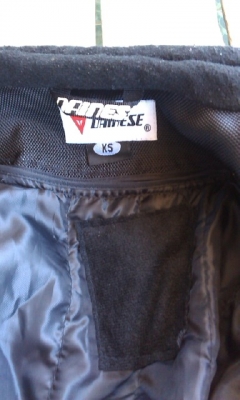 ขาย เสื้อการ์ด 5 จุด Dainese size XS สวยๆเลยครับ ใช้กันอีกยาว 1,500.-