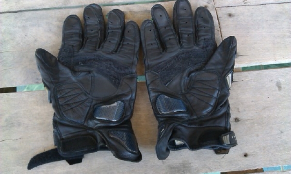 ขาย ถุงมือ RStaichi size L ข้อสั้น สภาพดีครับ 900 บาท tee 0840031815 ขาย ถุงมือ RStaichi size L ข้อสั้น สภาพดีครับ 900 บาท tee 0840031815