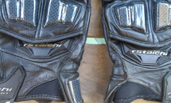 ขาย ถุงมือ RStaichi size L ข้อสั้น สภาพดีครับ 900 บาท tee 0840031815 ขาย ถุงมือ RStaichi size L ข้อสั้น สภาพดีครับ 900 บาท tee 0840031815