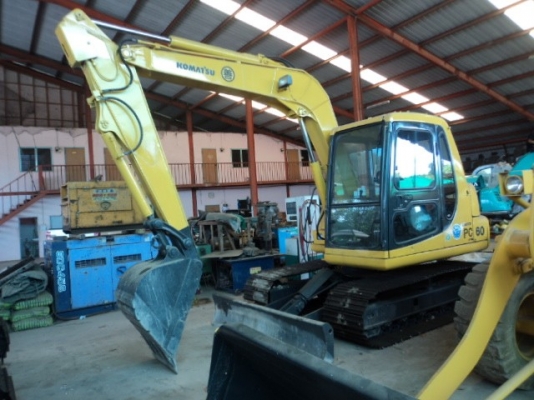 ละอองดาวแทรคเตอร์ ขายรถแบคโฮ KOMATSU PC60-7 เก่านอก สภาพพร้อมใช้ราคาถูก