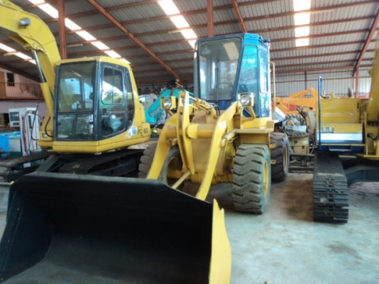 ละอองดาวแทรคเตอร์ ขายรถตักล้อยาง KOMATSU WA 70-1 เก่านอก สภาพพร้อมใช้ราคาถูก