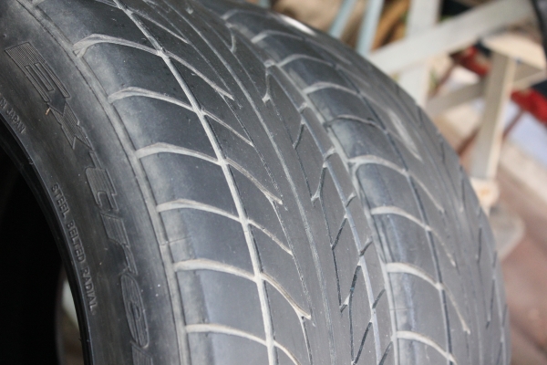 ขายยางNitto Nt555 195-55-15 ดอกเต็มๆ 1คู่ ถูกๆ 1400.- ขายยางNitto Nt555 195-55-15 ดอกเต็มๆ 1คู่ ถูกๆ 1400.-