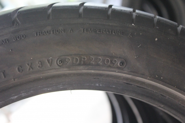 ขายยางNitto Nt555 195-55-15 ดอกเต็มๆ 1คู่ ถูกๆ 1400.- ขายยางNitto Nt555 195-55-15 ดอกเต็มๆ 1คู่ ถูกๆ 1400.-