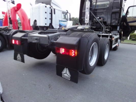 หัวลาก Sino Truk 380 แรง รถน้ำมัน / CNG เพลาหลังยก ราคาพิเศษ พร้อมส่งมอบ