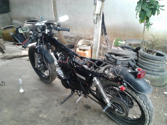 ขาย-แลก@ SR400 แต่งCafe เต็มๆราคาโดนๆครับ หรือแลก250-400 สตาร์ทมือ@