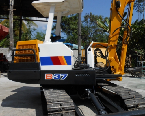 ขาบรถขุด YANMAR B37 พร้อมหัวกระแทก NPK  เก่านอกปรับสภาพแล้วพร้อมใช้งาน