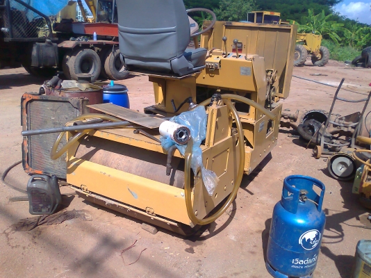 ขายด่วน!..รถบดอัดสั่นสะเทือน KOMATSU JV32W-1A ใช้งานดี.