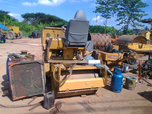 ขายด่วน!..รถบดอัดสั่นสะเทือน KOMATSU JV32W-1A ใช้งานดี.