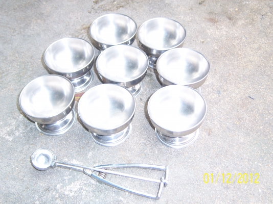 ถ้วยไอติม + ที่ตัก