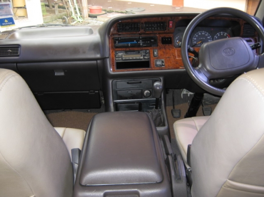 Grand Wagon รุ่นท๊อป ABS ประตูดูด เบาะหนังแท้ วิ่งน้อย มือเดียวออกห้าง ต่อรองได้ครับ