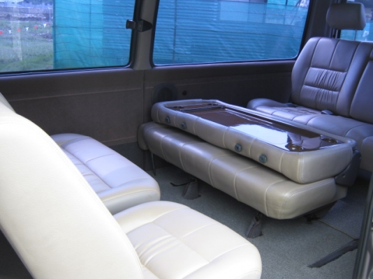 Grand Wagon รุ่นท๊อป ABS ประตูดูด เบาะหนังแท้ วิ่งน้อย มือเดียวออกห้าง ต่อรองได้ครับ