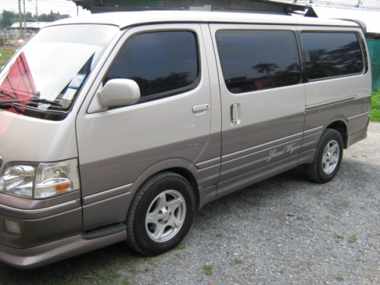 Grand Wagon รุ่นท๊อป ABS ประตูดูด เบาะหนังแท้ วิ่งน้อย มือเดียวออกห้าง ต่อรองได้ครับ