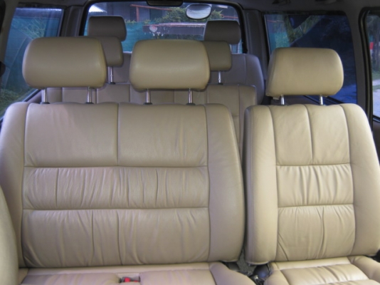 Grand Wagon รุ่นท๊อป ABS ประตูดูด เบาะหนังแท้ วิ่งน้อย มือเดียวออกห้าง ต่อรองได้ครับ