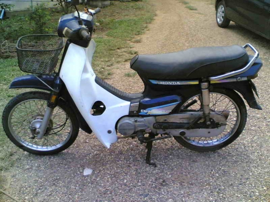 ขายฮอนด้าดรีมคุรุสภา(น้ำเงิน)เล่มทะเบียนพร้อมชุดโอนเครื่องสมบูรณ์อะไหร่เดิมครบขาย 10000 บาท