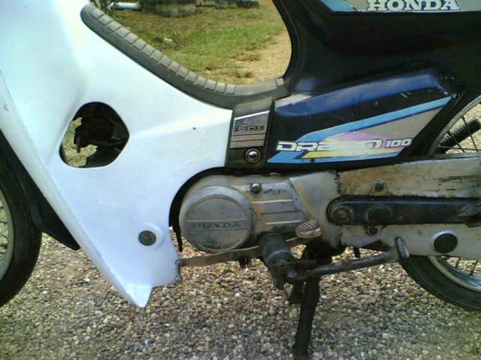 ขายฮอนด้าดรีมคุรุสภา(น้ำเงิน)เล่มทะเบียนพร้อมชุดโอนเครื่องสมบูรณ์อะไหร่เดิมครบขาย 10000 บาท