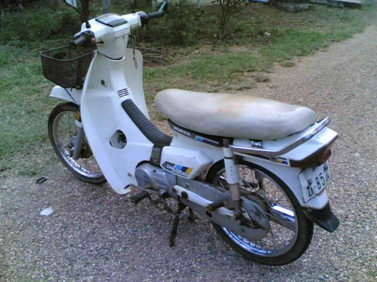 ขายฮอนด้าดรีมคุรุสภา(ขาว)เล่มทะเบียนพร้อมชุดโอนเครื่องสมบูรณ์อะไหร่เดิมๆครบขาย 11500 บาท