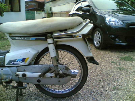 ขายฮอนด้าดรีมคุรุสภา(ขาว)เล่มทะเบียนพร้อมชุดโอนเครื่องสมบูรณ์อะไหร่เดิมๆครบขาย 11500 บาท
