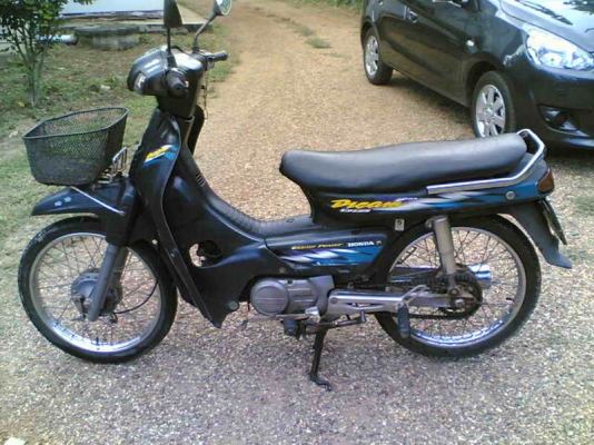 ขายฮอนด้าดรีม C100 เล่มทะเบียนพร้อมชุดโอนเครื่องสมบูรณ์แะไหร่เดิมๆขาดบังโซ่ขาย 8900 บาท