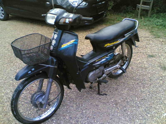 ขายฮอนด้าดรีม C100 เล่มทะเบียนพร้อมชุดโอนเครื่องสมบูรณ์แะไหร่เดิมๆขาดบังโซ่ขาย 8900 บาท