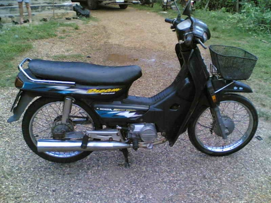 ขายฮอนด้าดรีม C100 เล่มทะเบียนพร้อมชุดโอนเครื่องสมบูรณ์แะไหร่เดิมๆขาดบังโซ่ขาย 8900 บาท