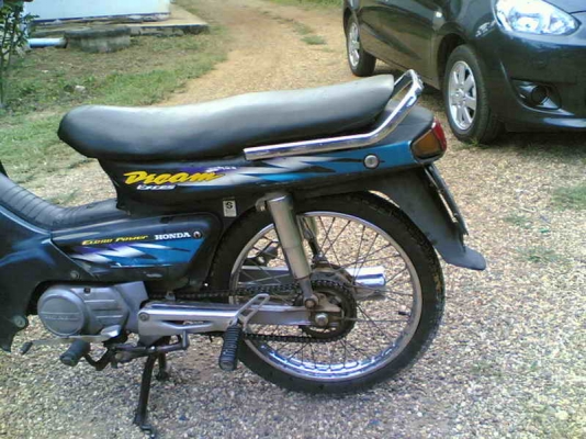 ขายฮอนด้าดรีม C100 เล่มทะเบียนพร้อมชุดโอนเครื่องสมบูรณ์แะไหร่เดิมๆขาดบังโซ่ขาย 8900 บาท