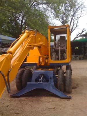 ขายรถแบ็คโฮล้อยาง KOMATSU 10-HW-2