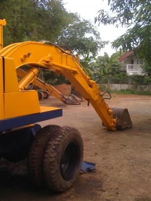 ขายรถแบ็คโฮล้อยาง KOMATSU 10-HW-2