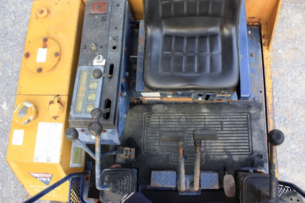 ขายแม็กโคร KOMATSU PC30-6 มือสองญี่ปุ่นแท้ๆ สภาพดี รถพร้อมใช้งาน 086-775-7900