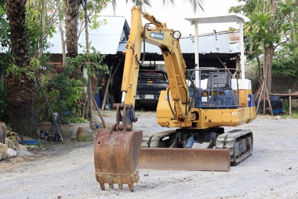 ขายแม็กโคร KOMATSU PC30-6 มือสองญี่ปุ่นแท้ๆ สภาพดี รถพร้อมใช้งาน 086-775-7900