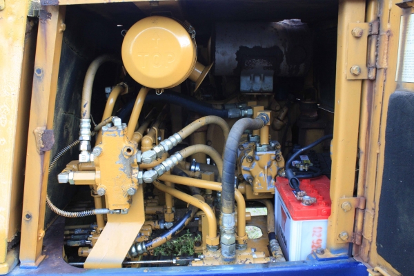 ขายแม็คโค KOMATSU PC60-2 นำเข้าจากญี่ปุ่น สภาพสวยมาก พร้อมใช้งาน 086-775-7900