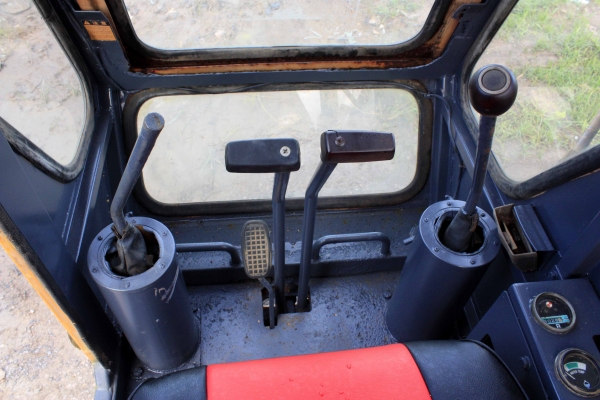 ขายแม็คโค KOMATSU PC60-2 นำเข้าจากญี่ปุ่น สภาพสวยมาก พร้อมใช้งาน 086-775-7900