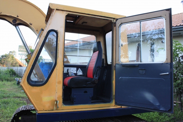 ขายแม็คโค KOMATSU PC60-2 นำเข้าจากญี่ปุ่น สภาพสวยมาก พร้อมใช้งาน 086-775-7900