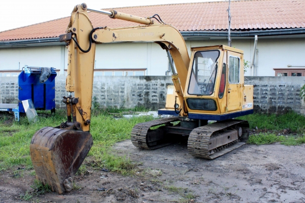 ขายแม็คโค KOMATSU PC60-2 นำเข้าจากญี่ปุ่น สภาพสวยมาก พร้อมใช้งาน 086-775-7900