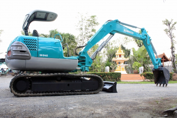 ขายแบคโฮ KOBELCO SK045 มือสองญี่ปุ่นแท้ ทำสีแล้ว สภาพดี รถพร้อมใช้งาน 086-775-7900