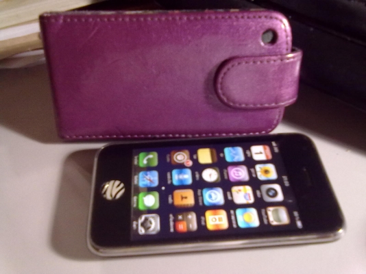 ขาย โทรศัพท์ ไอโฟน3   16 g 4500บาทรวมส่งEMS