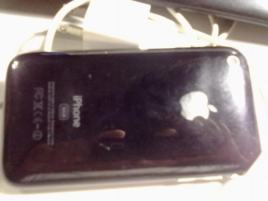 ขาย โทรศัพท์ ไอโฟน3   16 g 4500บาทรวมส่งEMS